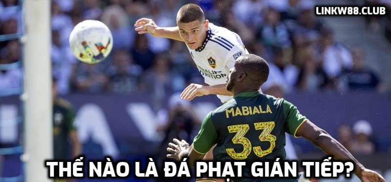 Thế nào là đá phạt gián tiếp? Những quy định và cách tính lỗi